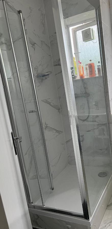 Large Room With Two Bed In Central Лондон Екстериор снимка