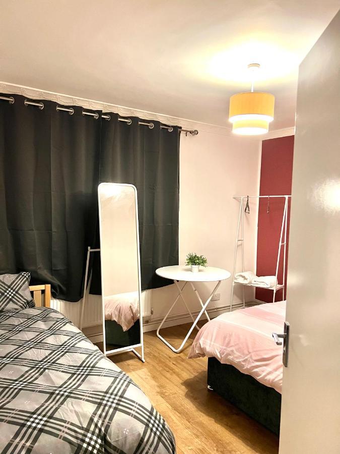 Large Room With Two Bed In Central Лондон Екстериор снимка