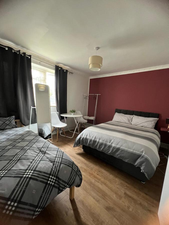 Large Room With Two Bed In Central Лондон Екстериор снимка