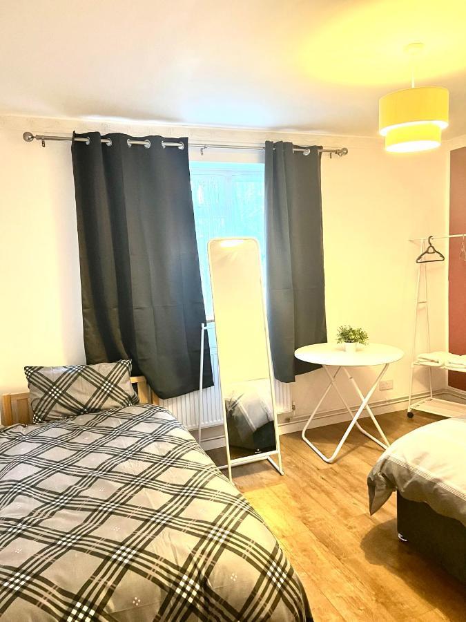 Large Room With Two Bed In Central Лондон Екстериор снимка