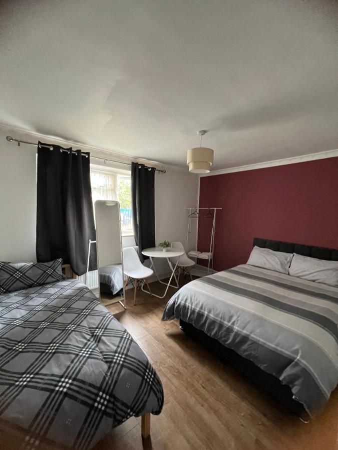 Large Room With Two Bed In Central Лондон Екстериор снимка
